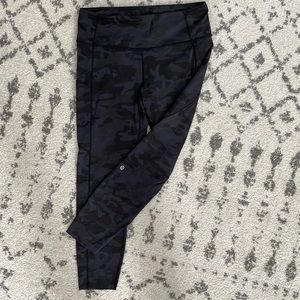 Patterned LuLuLemon 3/4 high rise leggings